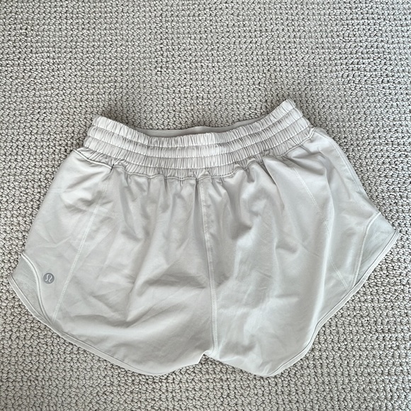 Lululemon hotty hot shorts high rise in bone - Picture 4 of 7
